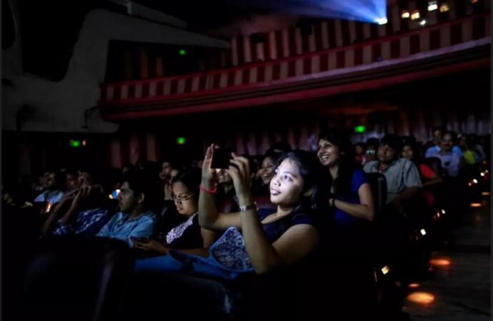 চিত্ৰগৃহত সগৌৰৱে চলিছে ‘ৰঙাটাপু-১৯৮২’, মুক্তিৰ তিনিদিনত ৩৮ লাখ টকাৰ ব্যৱসায়, দৰ্শনীৰ সংখ্যা দুগুণ বৃদ্ধি