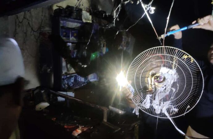 ৰাইদঙীয়াৰ ব্যৱসায়িক প্ৰতিষ্ঠানত বিধ্বংসী অগ্নিকাণ্ড, জুইত জাহ যায় পাঁচ লক্ষাধিক টকাৰ সা-সামগ্ৰী