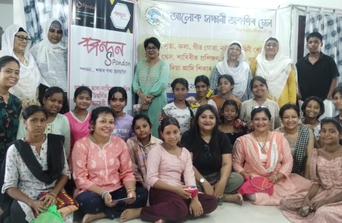 ঘোঁৰামাৰাত ‘স্পন্দন… শব্দৰ পৰা হৃদয়লৈ’ৰ উদ্যোগত হস্তকলাৰ কৰ্মশালা
