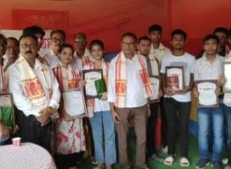 পশ্চিম নগাঁও নাগৰিক সন্মিলনৰ কৃতী ছাত্ৰ-ছাত্ৰীক অভিনন্দন