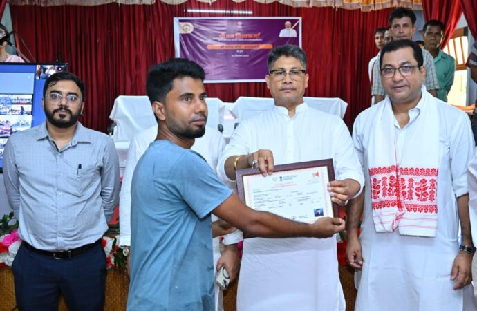 ‘প্রধানমন্ত্রী বিশ্বকর্মা’ আঁচনিত নগাঁও জিলাই উল্লেখযোগ্য সফলতা লাভ কৰিছেঃ মন্ত্ৰী পীযুষ হাজৰীকা