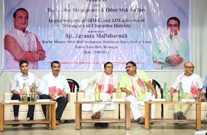 শিৱসাগৰৰ যুৱ দ’লত বাগান কর্তৃপক্ষৰে মন্ত্ৰী জয়ন্ত মল্লবৰুৱাৰ বৈঠক