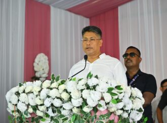 মৰাণৰ খোৱাঙত বানপীড়িতৰ সৈতে মত বিনিময় মন্ত্ৰী পীয়ুষ হাজৰীকাৰ