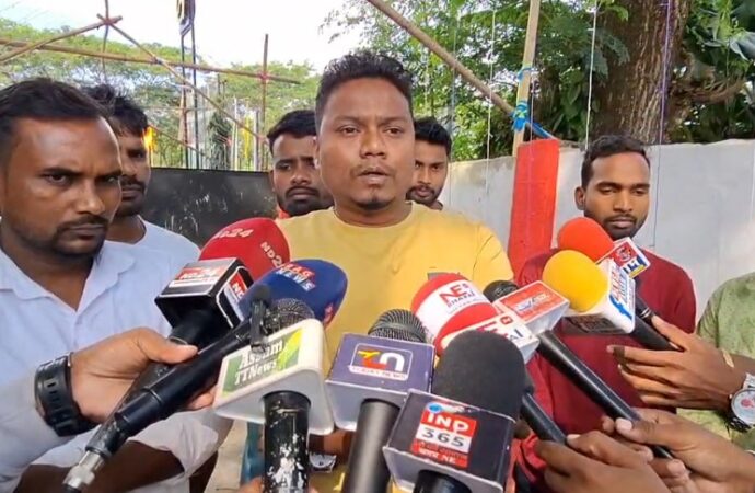 বিহালীৰ বিজেপিৰ প্ৰাৰ্থী দিগন্ত ঘাটোৱালক আটছাৰ মুকলি সমৰ্থন