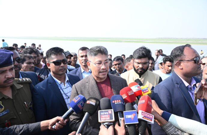 দক্ষিণ শালমাৰাৰ আমবাৰীত জলসম্পদ মন্ত্রী পীযুষ হাজৰীকা