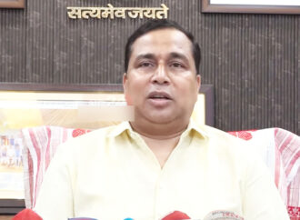 চালনীয়ে বেজীক হাঁহে তই ফুটা বুলি, কিন্তু সি বুজি নাপায় তাৰ যে নিজৰে গোটেই গাত ফুটা আছে!- মন্ত্ৰী জয়ন্ত মল্লবৰুৱা