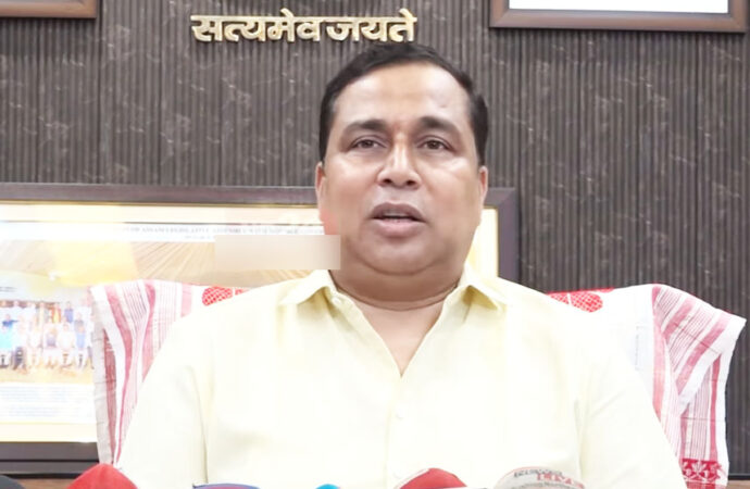 চালনীয়ে বেজীক হাঁহে তই ফুটা বুলি, কিন্তু সি বুজি নাপায় তাৰ যে নিজৰে গোটেই গাত ফুটা আছে!- মন্ত্ৰী জয়ন্ত মল্লবৰুৱা