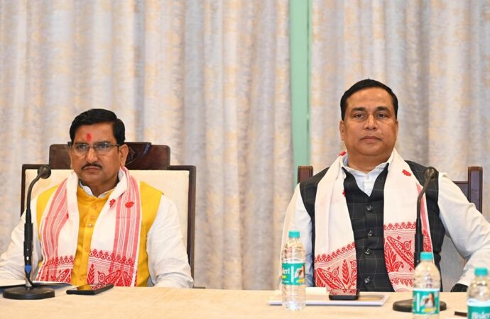 অসমত হাউছিং এণ্ড আৰবান ডিপাৰ্টমেণ্টৰ কাম-কাজৰ বুজ ল’লে কেন্দ্ৰীয় ৰাজ্যিক মন্ত্ৰী তোখান চাহুৱে