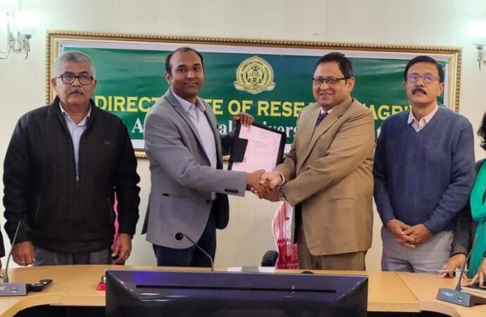 জীৱাণুসাৰ আৰু জৈৱিক কীটনাশকৰ বাণিজ্যিক উৎপাদনৰ বাবে অসম কৃষি বিশ্ববিদ্যালয়ৰ বুজাবুজিৰ চুক্তিত স্বাক্ষৰ