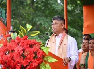 টিকটৰ লগত এখন এখন দুৰ্নীতিৰ লাইচেন্স দিয়া কংগ্ৰেছক ভোট নিদিবলৈ আহ্বান মন্ত্ৰী পীযুষ হাজৰীকাৰ