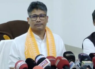 গৌৰৱ গগৈৰ দৰে তথাকথিত হিন্দুৱেহে গো-মাংস স্পৰ্শ কৰিব পাৰেঃ মন্ত্ৰী পীযুষ হাজৰীকা