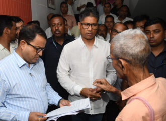 তেজপুৰত মাটিৰ দালালৰ বিৰুদ্ধে Spot Action মন্ত্ৰী পীযুষ হাজৰীকাৰ