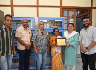 প্ৰয়াত কিৰণ শংকৰ ৰায়ৰ স্মৃতিত কটন বিশ্ববিদ্যালয়লৈ শতাধিক গ্ৰন্থ, আলোচনী আৰু বোলছবিৰ কেছেট দান