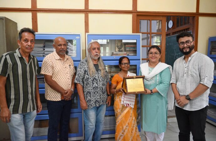 প্ৰয়াত কিৰণ শংকৰ ৰায়ৰ স্মৃতিত কটন বিশ্ববিদ্যালয়লৈ শতাধিক গ্ৰন্থ, আলোচনী আৰু বোলছবিৰ কেছেট দান