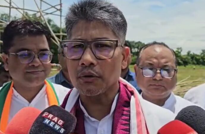 জুবিন গাৰ্গক হেৰুৱাই মর্মাহত মন্ত্রী পীযুষ হাজৰীকা