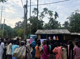 চাহ জনগোষ্ঠীৰ মাজত সজাগতা বৃদ্ধিৰ উদ্দেশ্যে সুৰজিৎ একাডেমীৰ পুতলা নাচ পৰিৱেশন