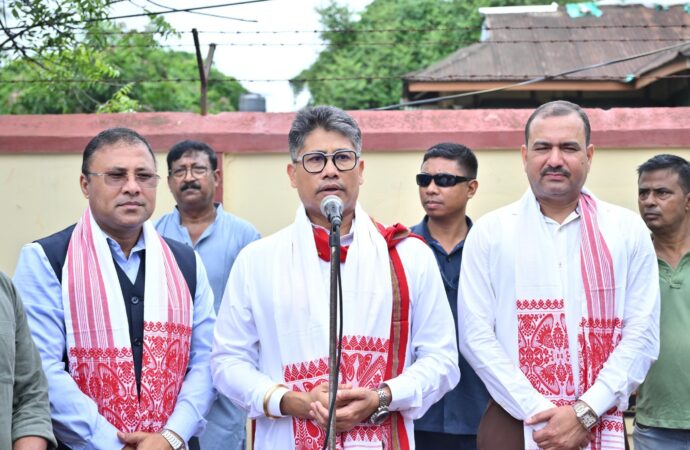 গোৱালপাৰা চহৰত মহাত্মা গান্ধীৰ প্ৰতিমূৰ্তি উন্মোচন মন্ত্ৰী পীযুষ হাজৰীকাৰ