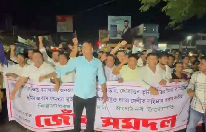 শিৱসাগৰত সন্দেহজনক নাগৰিকৰ বিৰুদ্ধে ওলাই আহিল জাতীয় দল-সংগঠন