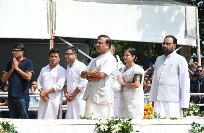 জুবিনৰ অন্তিম যাত্ৰাত অনন্য ভূমিকা মুখ্যমন্ত্ৰী ড০ হিমন্ত বিশ্ব শৰ্মাৰ