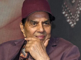 সামৰণি পৰিল দেশৰ অভিনয় জগতৰ এটি বৰ্ণিল অধ্যায়ৰ! জনপ্ৰিয় প্ৰবীণ অভিনেতা ধৰ্মেন্দ্ৰৰ শেষ নিশ্বাস ত্যাগ…