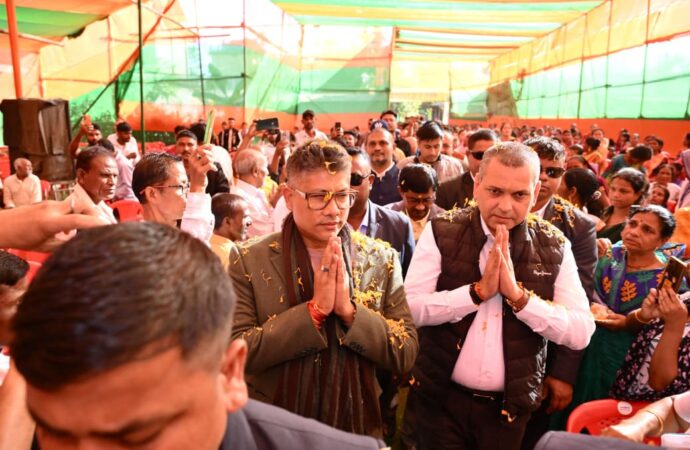 কাছাৰ জিলাত কেইবাটাও কাৰ্যসূচীৰে মন্ত্ৰী পীযুষ হাজৰীকা: জলসম্পদ বিভাগৰ আঁচনি আৰু মৈত্ৰী আঁচনিৰ অধীনত থানাৰ নতুন গৃহৰ আধাৰশিলা স্থাপন